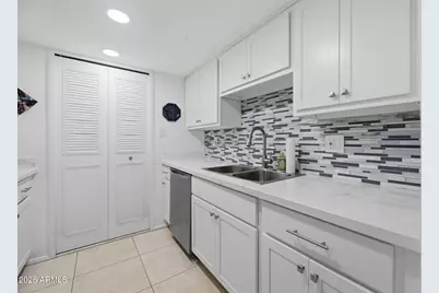 7823 E Bonnie Rose Avenue, Scottsdale, AZ 85250 - Photo 8