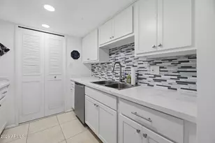 7823 E Bonnie Rose Ave, Scottsdale, AZ 85250 - Photo 8