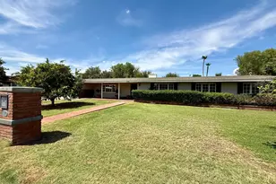 5948 E Calle Del Paisano, Phoenix, AZ 85018 - Photo 1