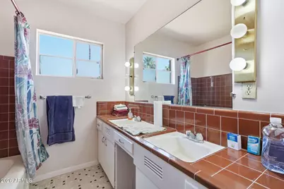 5517 E Avalon Drive, Phoenix, AZ 85018 - Photo 30