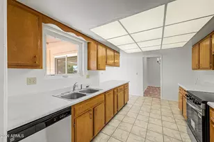 10608 W El Capitan Cir, Sun City, AZ 85351 - Photo 8