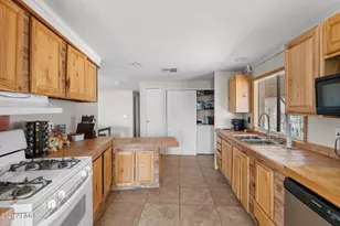 50702 W Hector Rd, Aguila, AZ 85320 - Photo 22