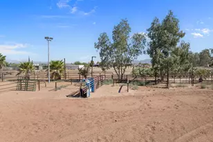 50702 W Hector Rd, Aguila, AZ 85320 - Photo 6