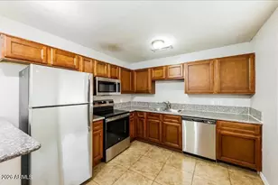 12621 N 37th Dr, Phoenix, AZ 85029 - Photo 4