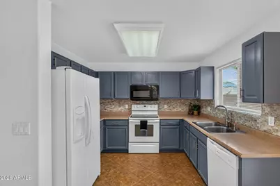 16667 W Paradise Lane, Surprise, AZ 85374 - Photo 10