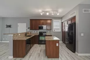 2246 E Fraktur Rd, Phoenix, AZ 85040 - Photo 8