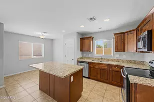 423 W Alicia Dr, Phoenix, AZ 85041 - Photo 12