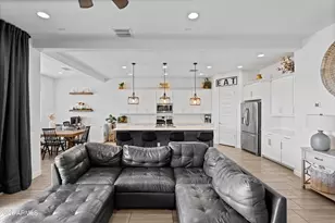 18884 W Shaw Butte Dr, Surprise, AZ 85388 - Photo 8