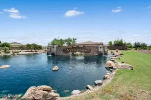 992 E Parkview Dr, Gilbert, AZ 85295 - Photo 54