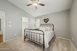 2725 E Mine Creek Rd, Phoenix, AZ 85024 - Photo 14