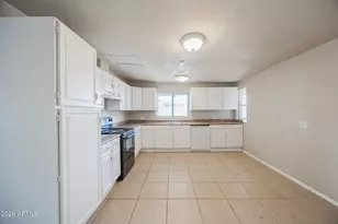 2062 E Nancy Ln, Phoenix, AZ 85042 - Photo 10