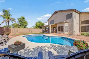 284 W Goldfinch Way, Chandler, AZ 85286 - Photo 4