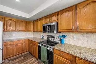 7641 W Maui Ln, Peoria, AZ 85381 - Photo 14