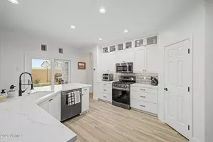 10547 W Desert Star Ln, Peoria, AZ 85382 - Photo 12