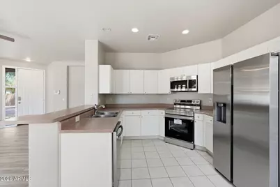 13557 W Cypress Street, Goodyear, AZ 85395 - Photo 2