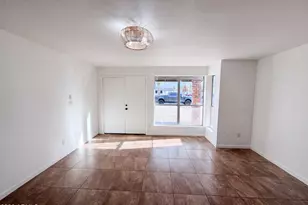 10501 W Loma Ln, Peoria, AZ 85345 - Photo 6