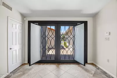 9886 E Cinnabar Avenue, Scottsdale, AZ 85258 - Photo 10