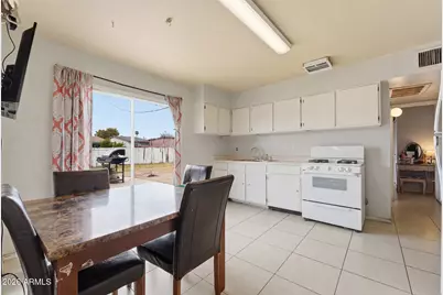 7714 W Mitchell Drive, Phoenix, AZ 85033 - Photo 6