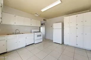 7714 W Mitchell Dr, Phoenix, AZ 85033 - Photo 8