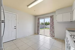 7714 W Mitchell Dr, Phoenix, AZ 85033 - Photo 6