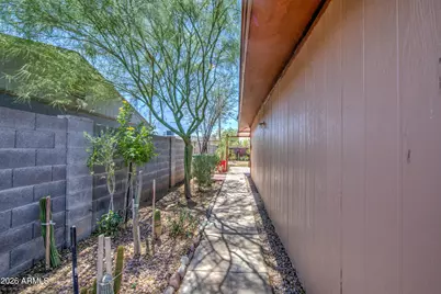 3810 N 78th Drive, Phoenix, AZ 85033 - Photo 36