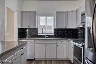 18818 N 34th Ln, Phoenix, AZ 85027 - Photo 12