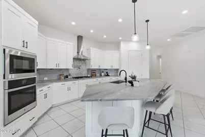 21255 W Minnezona Avenue, Buckeye, AZ 85396 - Photo 2
