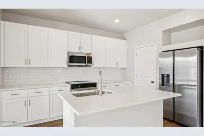 18105 W Calle Lejos Road, Surprise, AZ 85387 - Photo 2