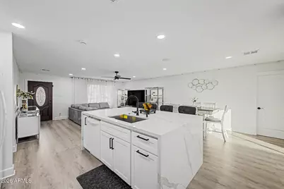 5530 N 61st Avenue, Glendale, AZ 85301 - Photo 8