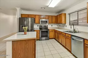 10524 W Country Club Trail, Peoria, AZ 85383 - Photo 18
