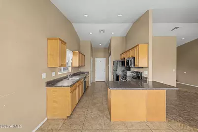 12478 W Madero Drive, Arizona City, AZ 85123 - Photo 8