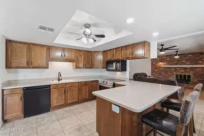 846 N Whiting Circle, Mesa, AZ 85213 - Photo 2