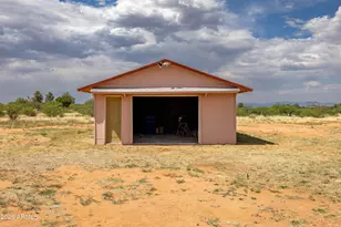 8169 E Larson Rd, Hereford, AZ 85615 - Photo 2