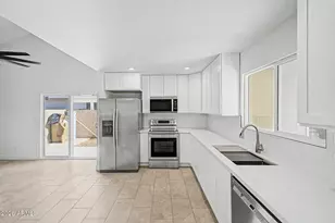 5708 N 42nd Ln, Phoenix, AZ 85019 - Photo 10