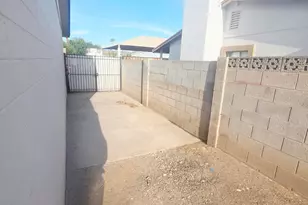 2516 N 47th Dr, Phoenix, AZ 85035 - Photo 18