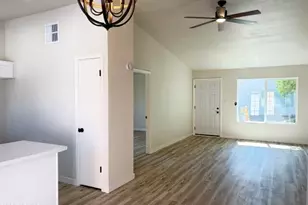 2829 E Tracy Ln, Phoenix, AZ 85032 - Photo 2