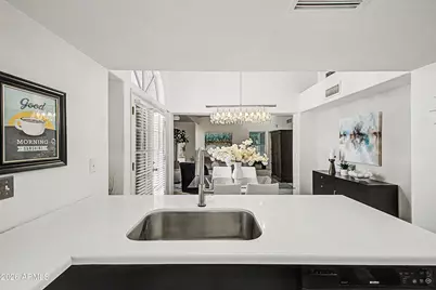 1333 E Morten Avenue #206, Phoenix, AZ 85020 - Photo 16