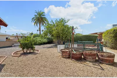 10906 W Roundelay Circle S, Sun City, AZ 85351 - Photo 38