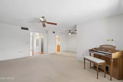 10906 W Roundelay Circle S, Sun City, AZ 85351 - Photo 14