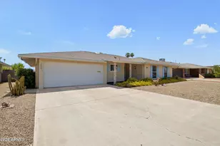 10906 W Roundelay Circle S, Sun City, AZ 85351 - Photo 2