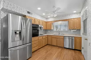 10906 W Roundelay Circle S, Sun City, AZ 85351 - Photo 6
