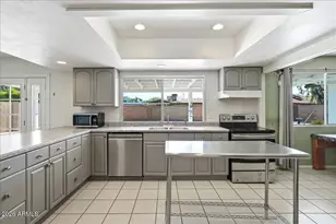 6217 S Hazelton Ln, Tempe, AZ 85283 - Photo 4