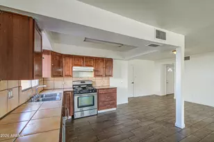 7922 W Earll Dr, Phoenix, AZ 85033 - Photo 6