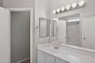 7230 W Sheila Ln, Phoenix, AZ 85033 - Photo 4