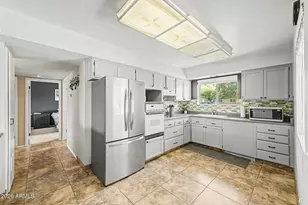 10262 W Snead Circle N, Sun City, AZ 85351 - Photo 2