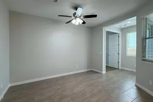 1614 W Corral Rd, Phoenix, AZ 85041 - Photo 10