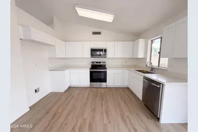 2945 E Hononegh Drive, Phoenix, AZ 85050 - Photo 2
