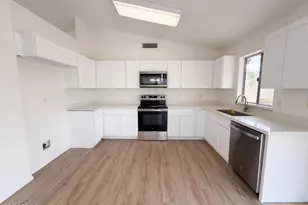 2945 E Hononegh Dr, Phoenix, AZ 85050 - Photo 2