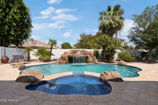 641 S Boulder Ct, Gilbert, AZ 85296 - Photo 2