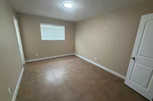 5810 W Earll Dr, Phoenix, AZ 85031 - Photo 10